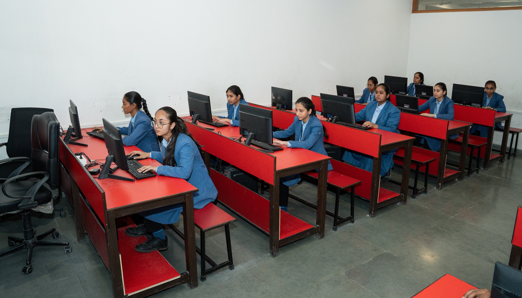 Computer Lab & Smart Classrooms in Anand | AIM International School