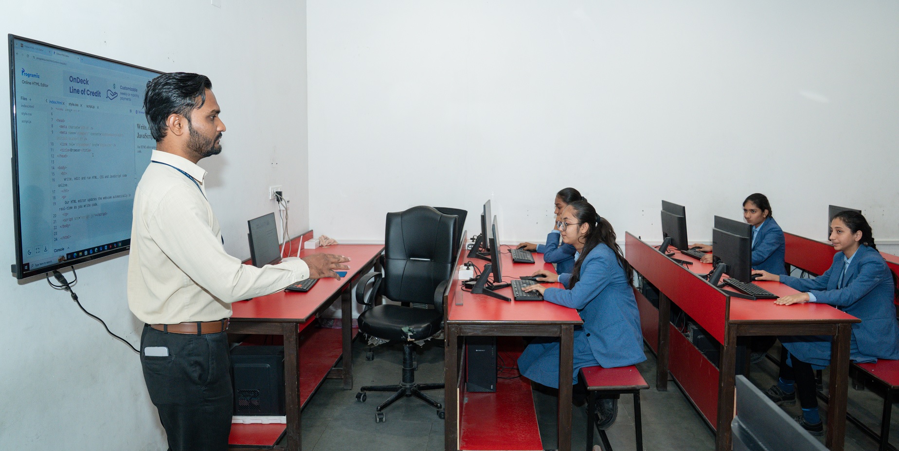 smart class rooms in AIM International School